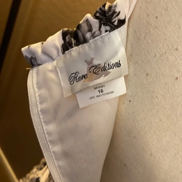 Size 16 dress black and white flower pattern😍 - Picture 6 of 6